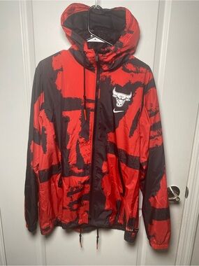 Nike Red & Black Chicago Bulls Hooded Windbreaker